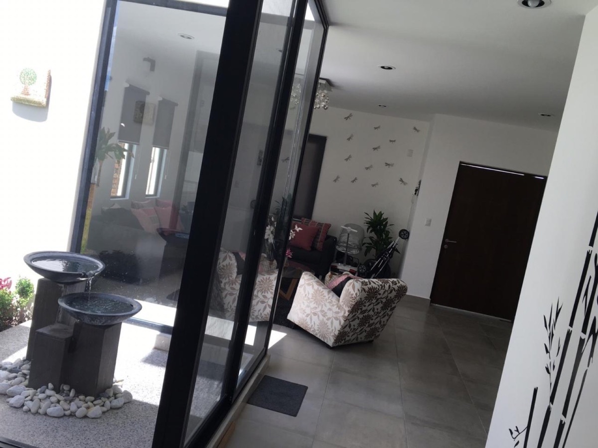 oportunidad-casa-en-venta-en-juriquilla-con-roof-garden-y-alberca6-28023