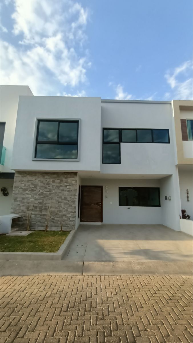 OPORTUNIDAD EN VENTA CASA LOS ALMENDROS RESIDENCIAL, RUMBO A LAS CAÑADAS ZAPOPAN