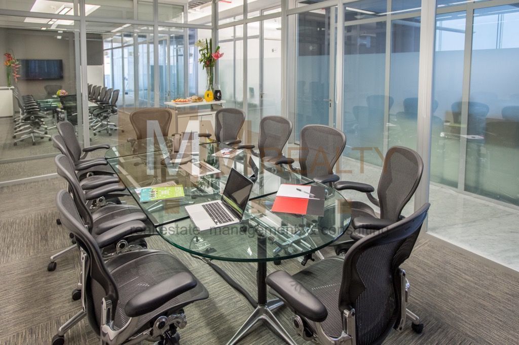 Palmas - Oficina en renta / Office for rent