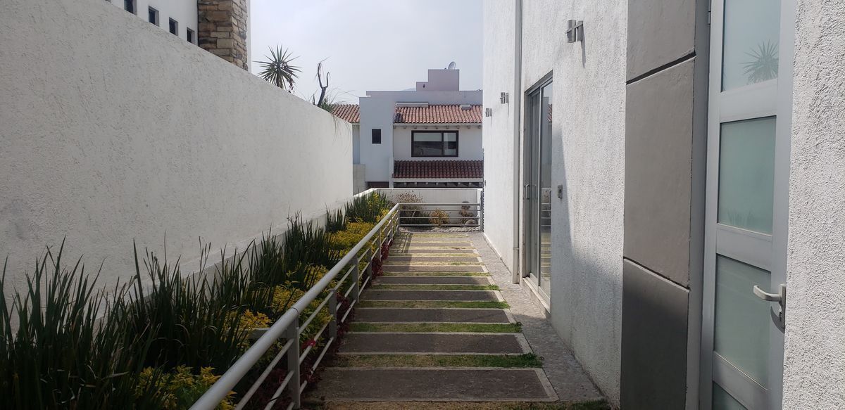 renta-casa-con-jardin-en-fraccionamiento-privado-bosque-esmeralda4-21242
