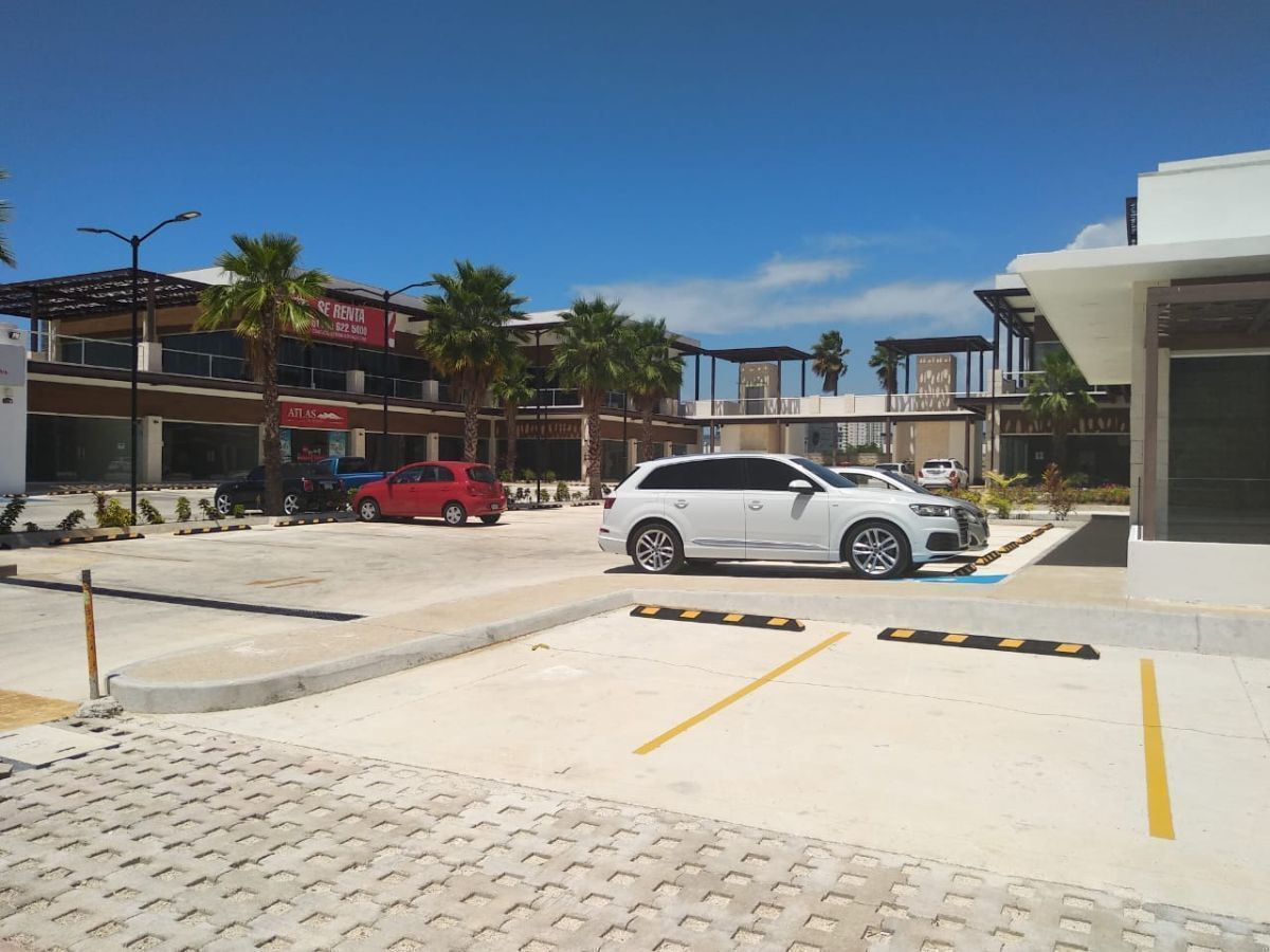 renta-de-locales-plaza-oasis-en-av-bonampak-cancun6-12108