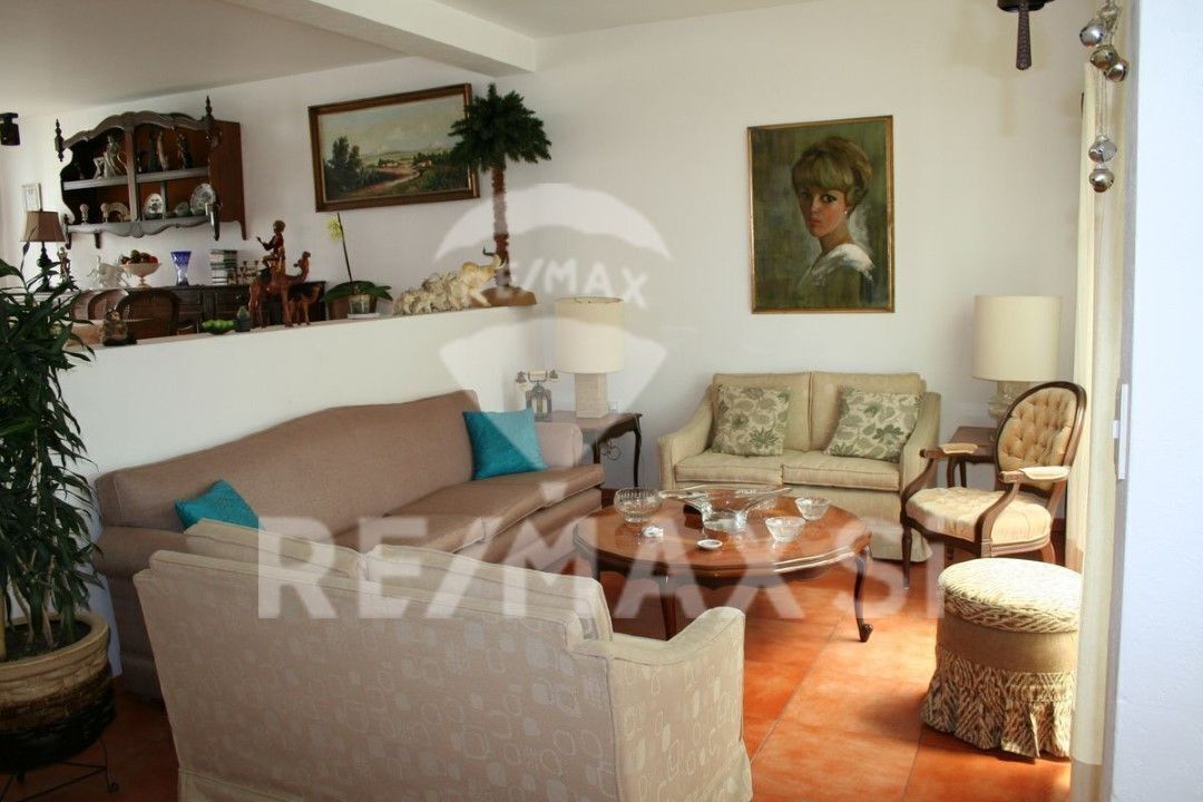 rhv-casa-en-venta-loma-dorada4-11435