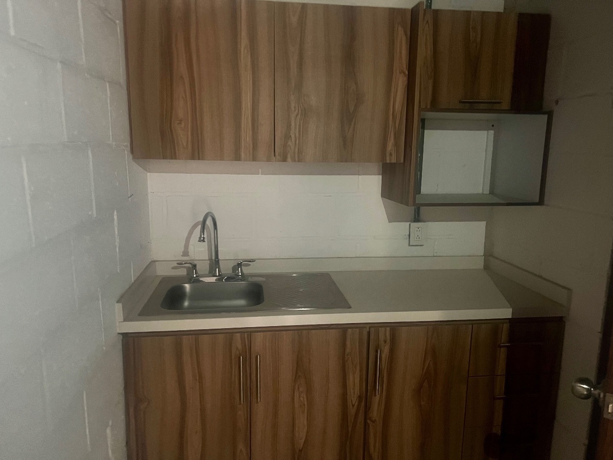 se-renta-bodega-1000m2-con-area-de-oficinas16-36097