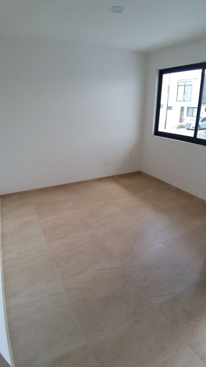 se-renta-casa-en-el-fraccionamiento-los-roblescondado-queretaro11-25758