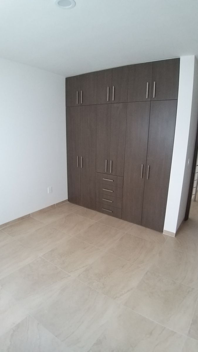 se-renta-casa-en-el-fraccionamiento-los-roblescondado-queretaro14-25758