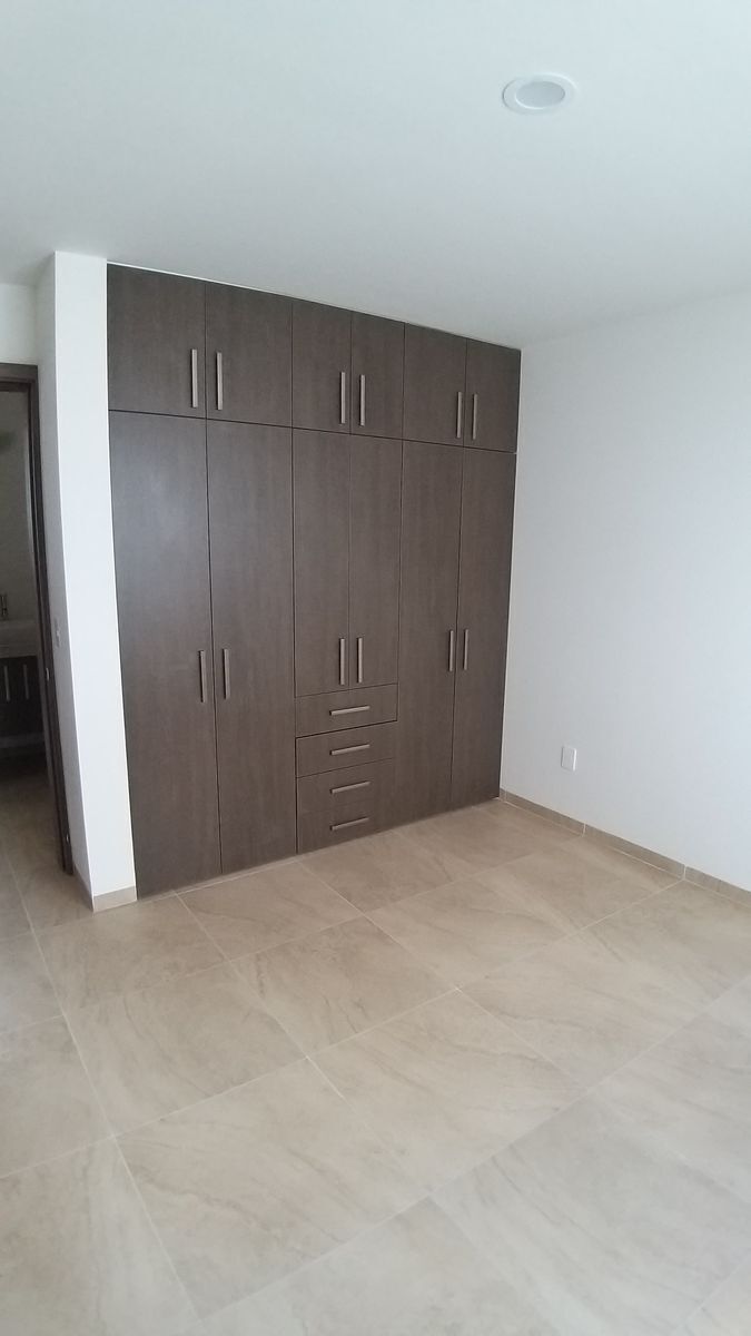 se-renta-casa-en-el-fraccionamiento-los-roblescondado-queretaro19-25758
