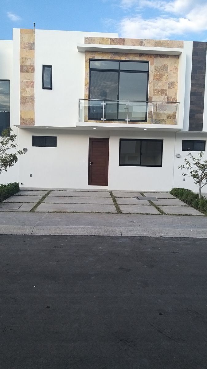 se-renta-casa-en-el-fraccionamiento-los-roblescondado-queretaro2-25758