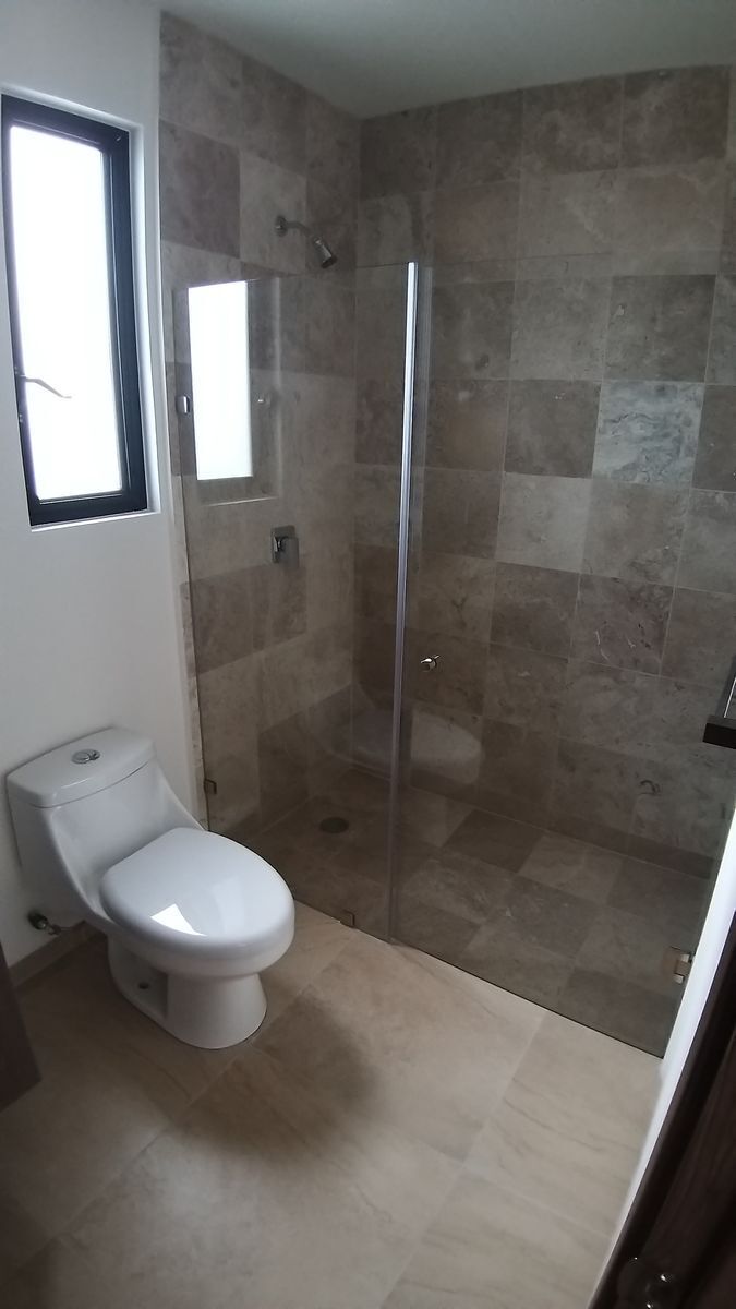 se-renta-casa-en-el-fraccionamiento-los-roblescondado-queretaro21-25758
