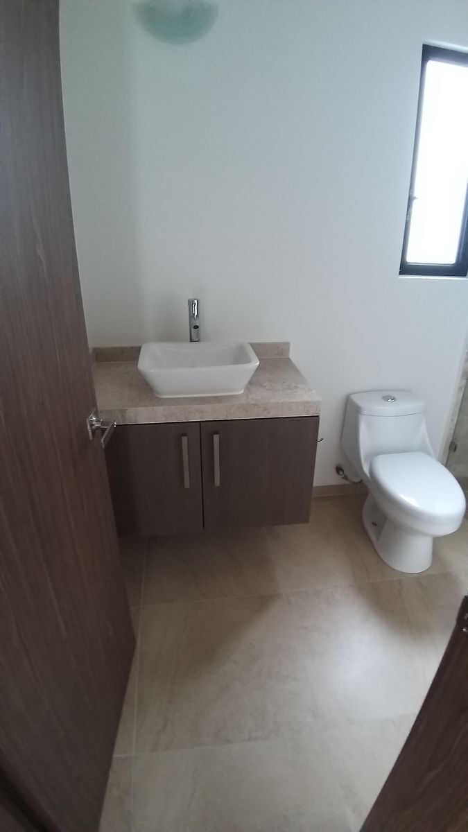 se-renta-casa-en-el-fraccionamiento-los-roblescondado-queretaro22-25758