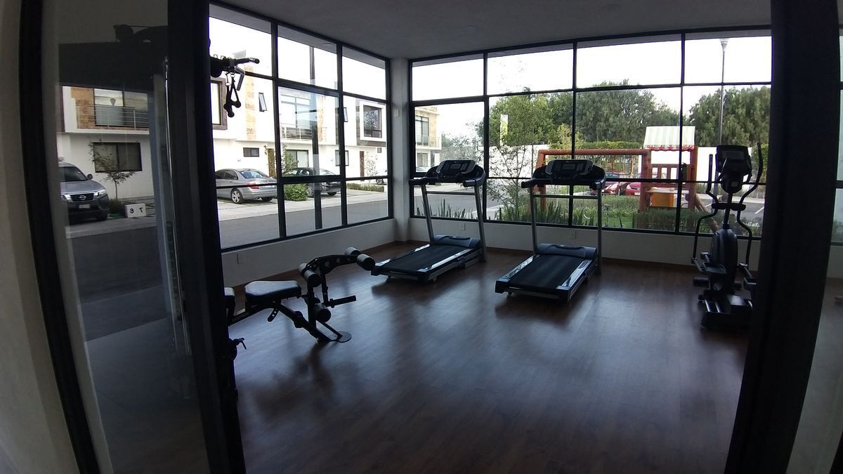 se-renta-casa-en-el-fraccionamiento-los-roblescondado-queretaro33-25758