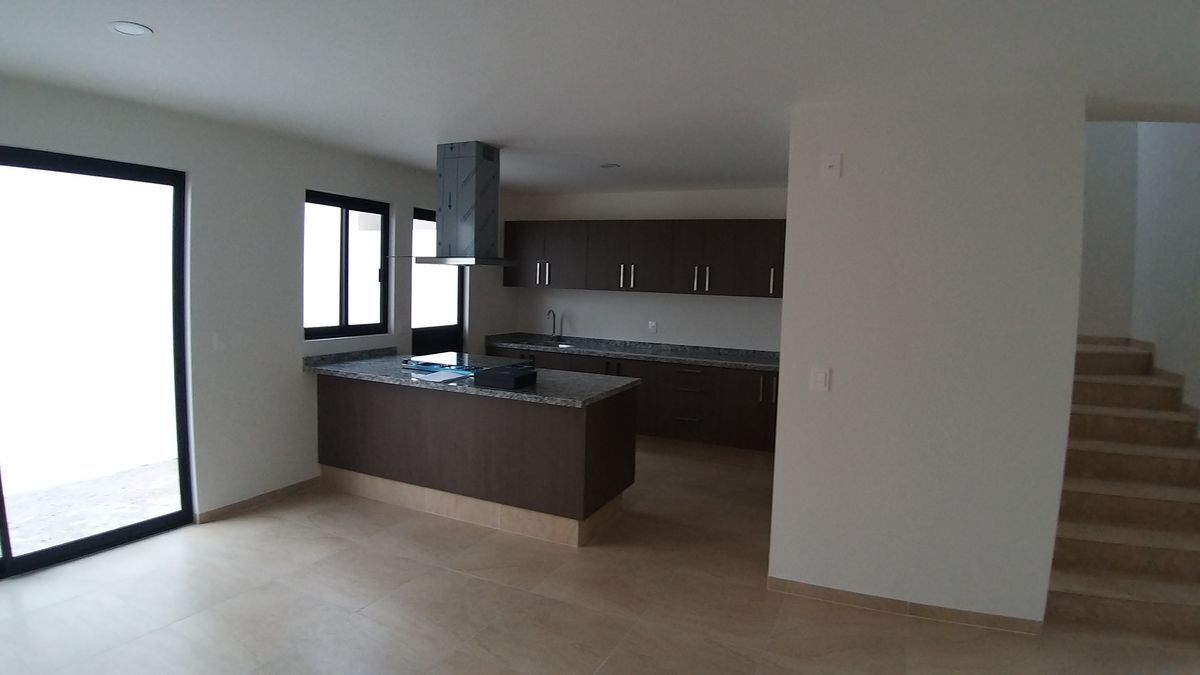 se-renta-casa-en-el-fraccionamiento-los-roblescondado-queretaro9-25758