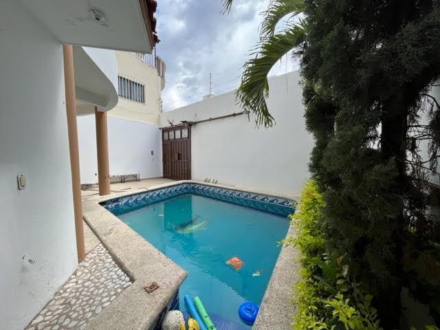 se-vende-casa-de-3-niveles-con-alberca2-18454