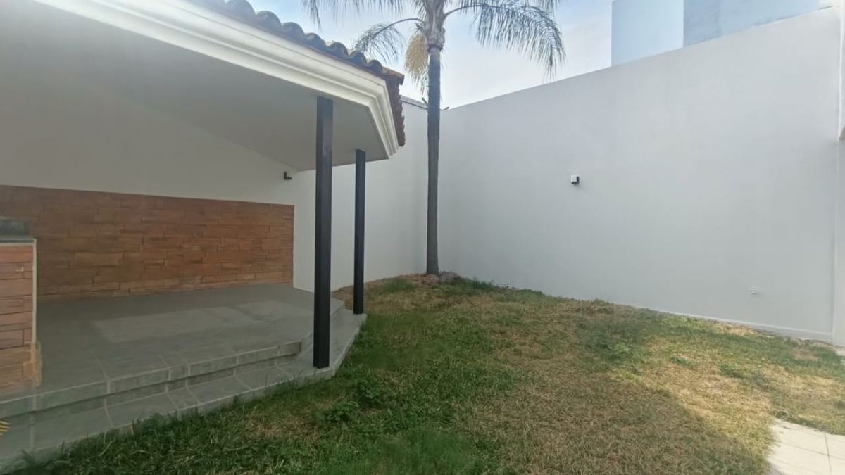 se-vende-excelente-casa-en-colonia-arboledas15-26782