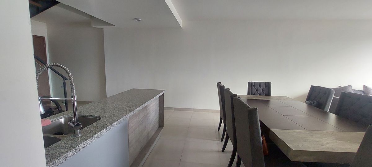 se-vende-ph-en-tive-torre-baume-bosque-real-en-2-nivelesterraza-de-97mts5-38259