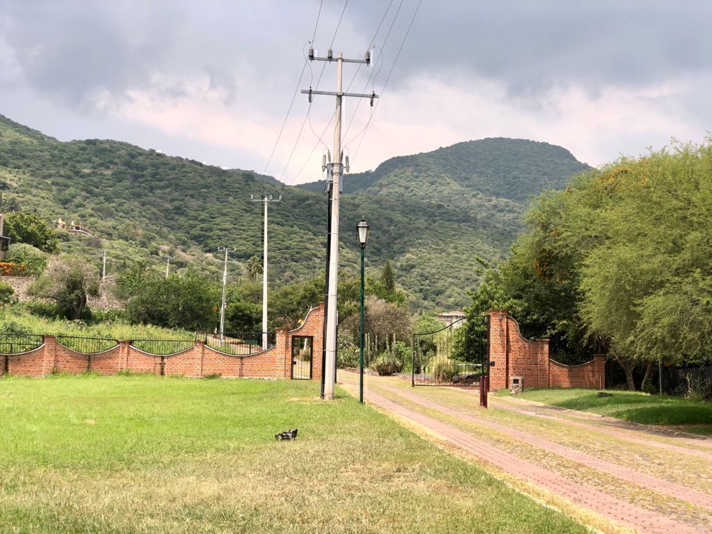 terreno-comercial-en-venta-a-pie-de-calle-en--lomas-del-chante-jocotepec7-21880