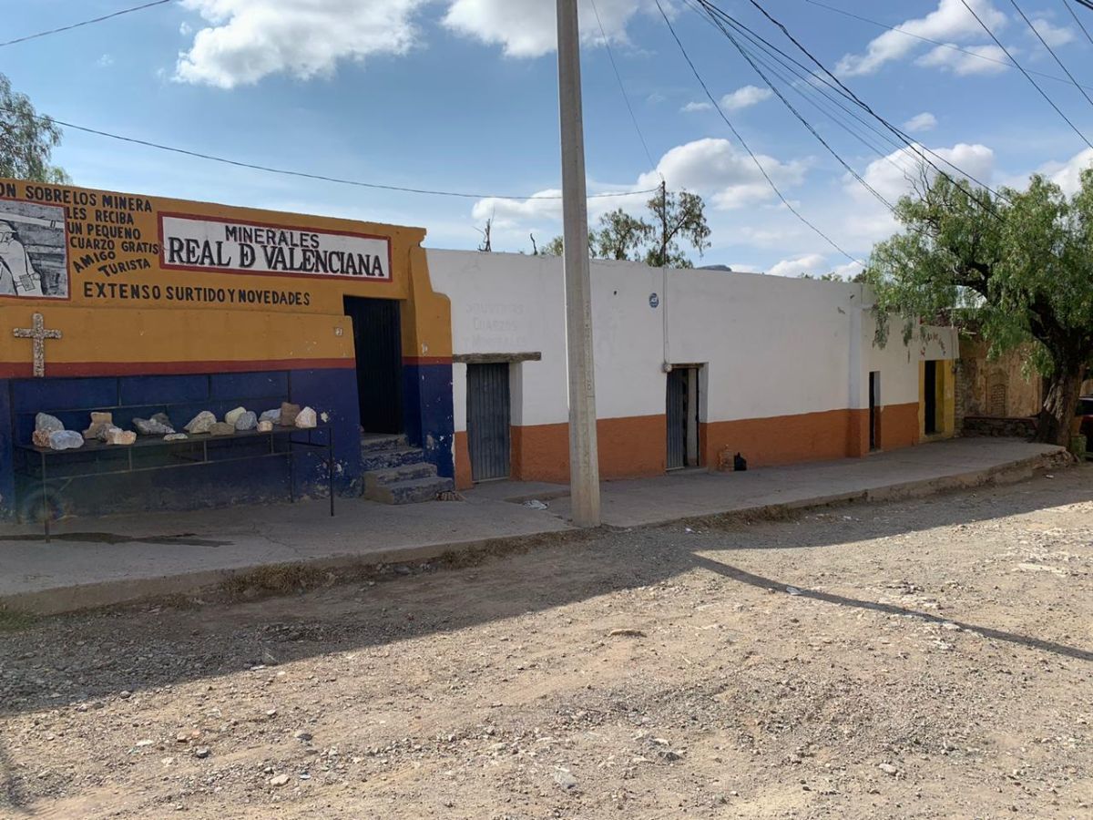 terreno-en-venta-con-cuatro-locales-en-valenciana-guanajuato-guanajuato4-30814