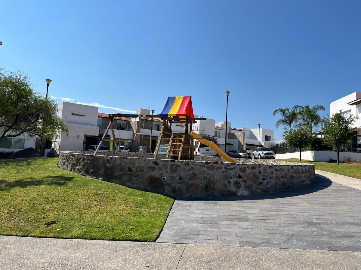 terreno-plano-en-venta-dentro-de-condominio-en-la-vista-residencial8-30576