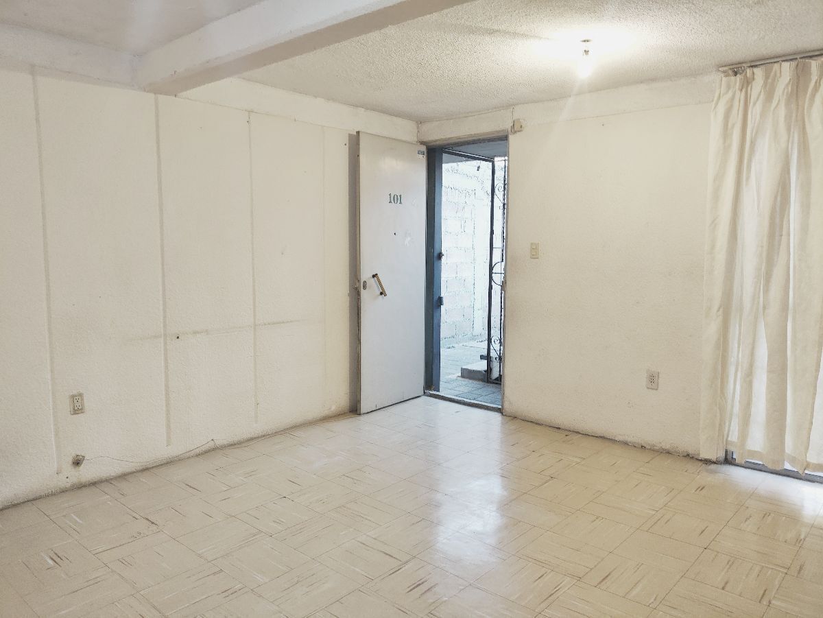 VENDO Departamento en Planta Baja con Patio, 1 Estacionamiento en La Draga