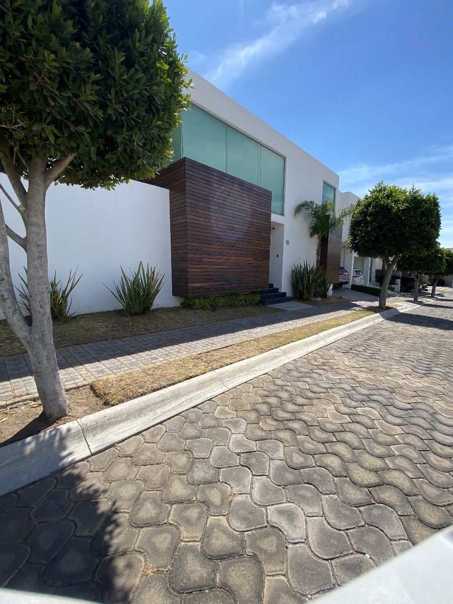 VENDO ESPECTACULAR CASA EN ESQUINA LOMAS DE ANGELOPOLIS 2 - HERMOSA- LUJO TOTAL