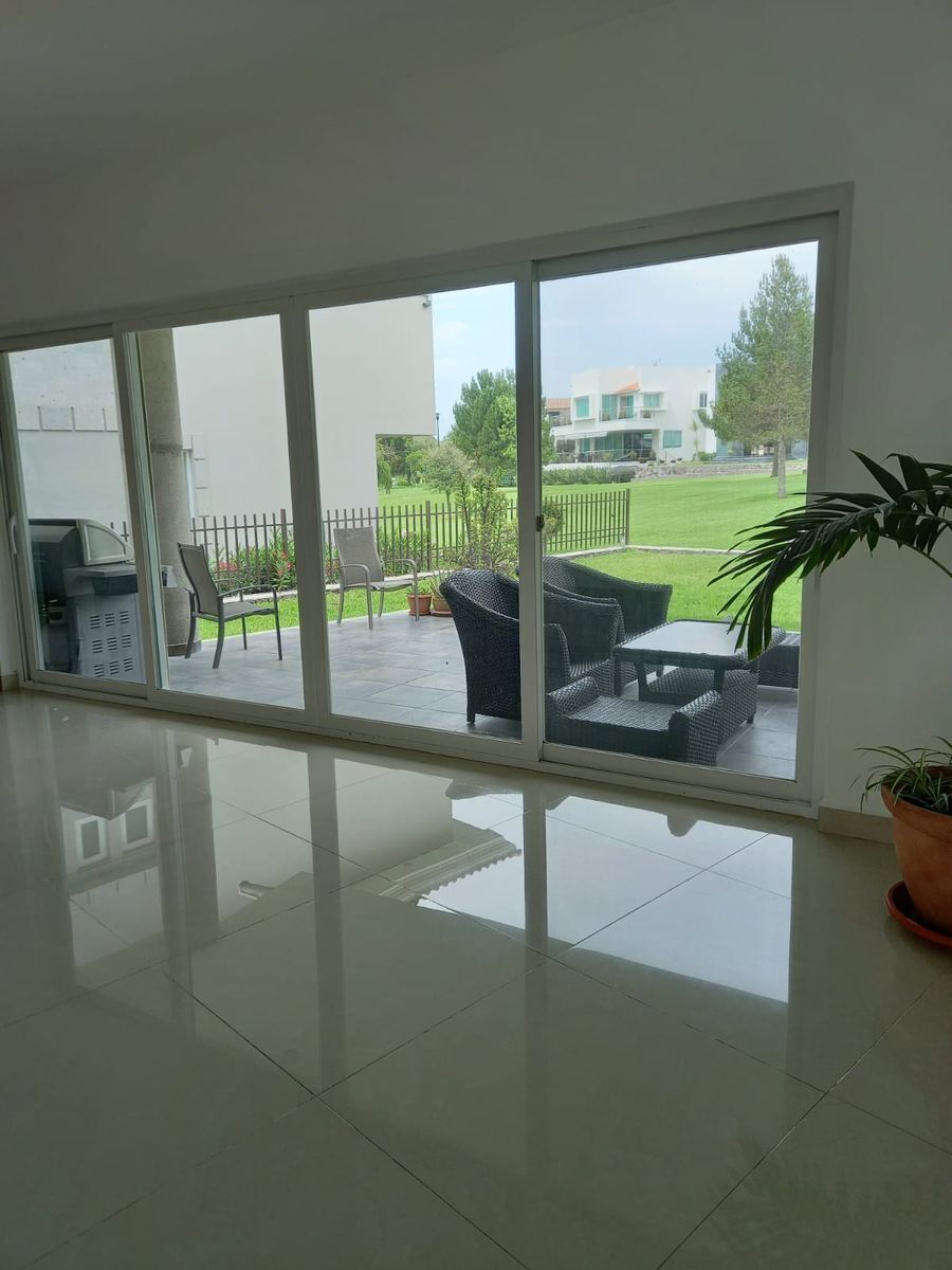 venta--casa-de-4-recmaras-en-el-campanario-quertaro11-13348