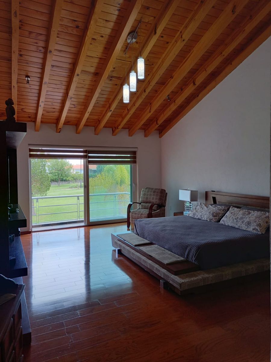 venta--casa-de-4-recmaras-en-el-campanario-quertaro12-13348