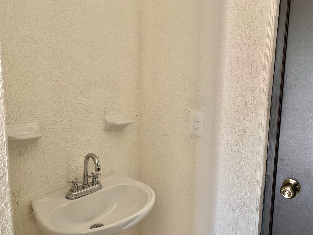 venta-casa--100-remodelda-frente-a-parque-en-urbivillas-del-real-juarez-n-l16-13309