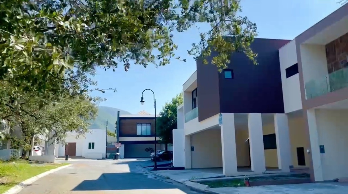 VENTA Casa 3 recámaras y alberca Privada Carretera Nacional Monterrey N L