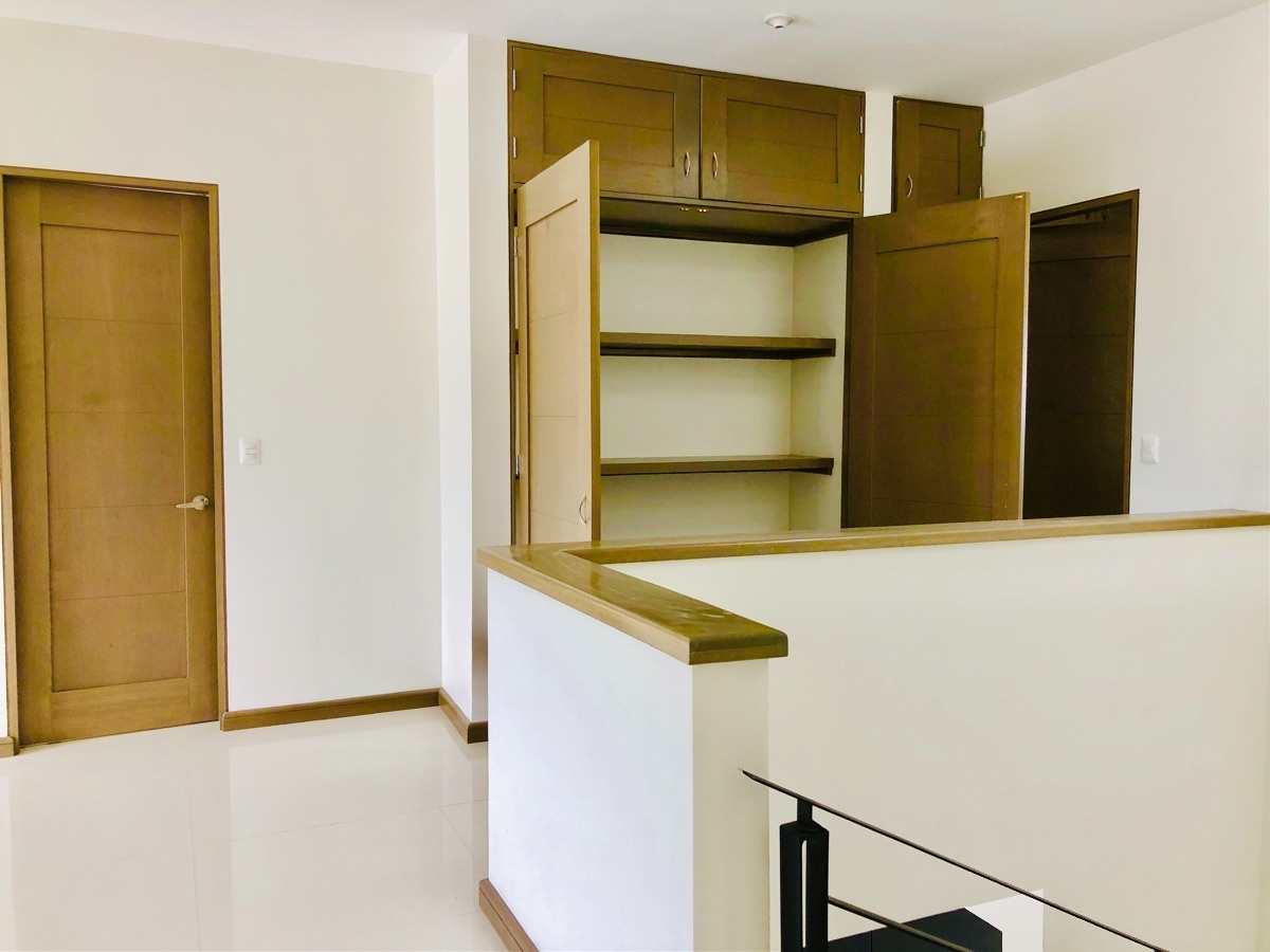 venta-casa-4-recmaras-1-en-planta-baja-jardn-carolco-monterrey-n-l16-13306