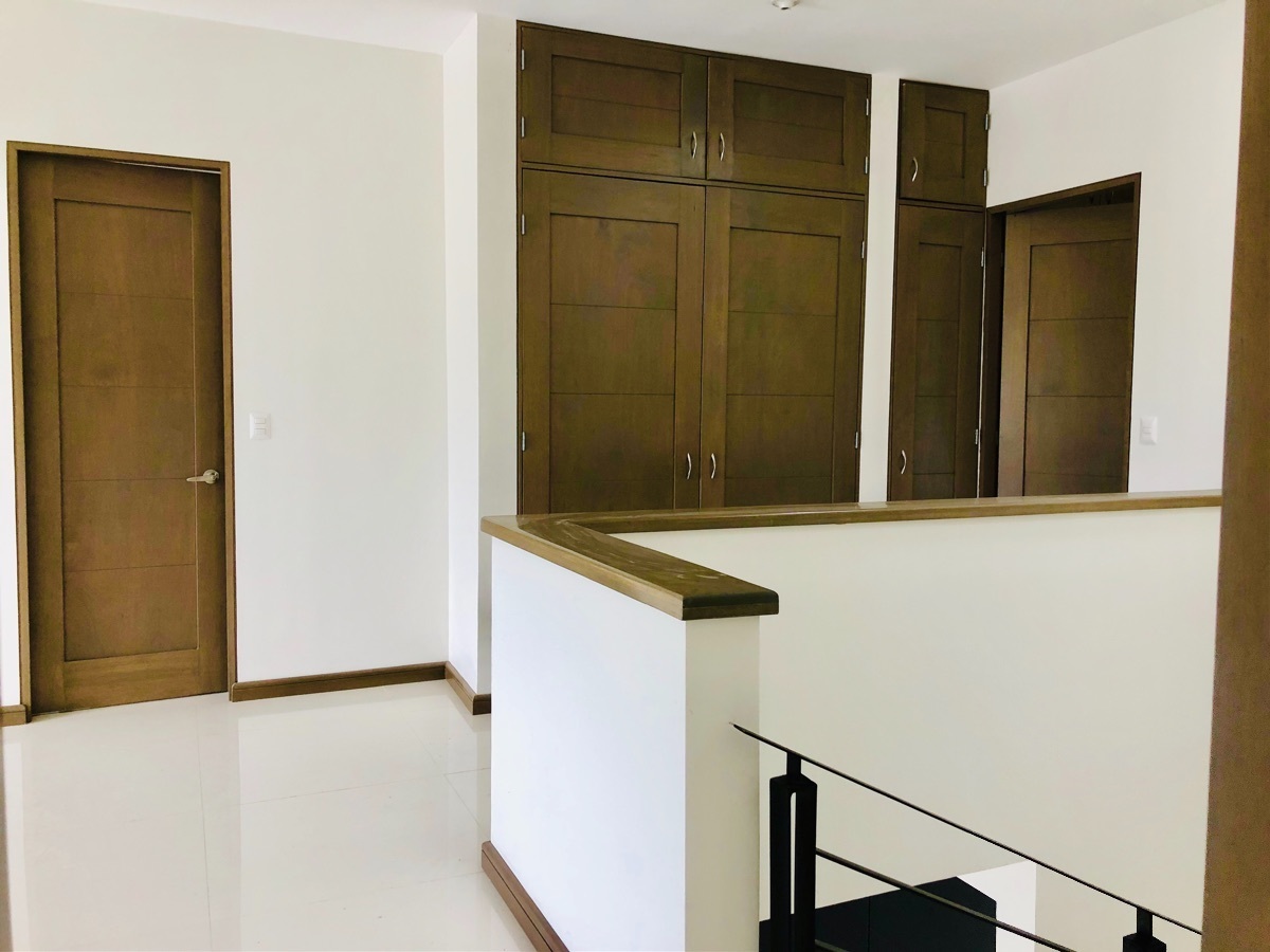 venta-casa-4-recmaras-1-en-planta-baja-jardn-carolco-monterrey-n-l17-13306