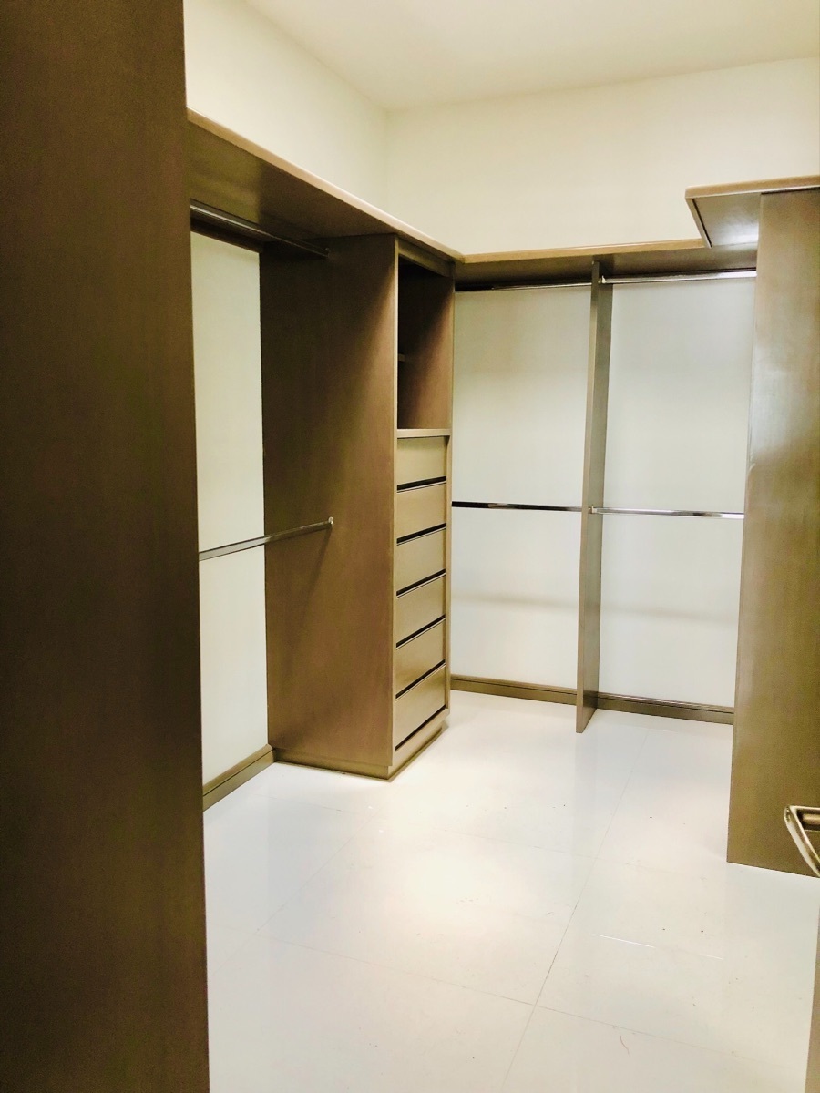 venta-casa-4-recmaras-1-en-planta-baja-jardn-carolco-monterrey-n-l19-13306
