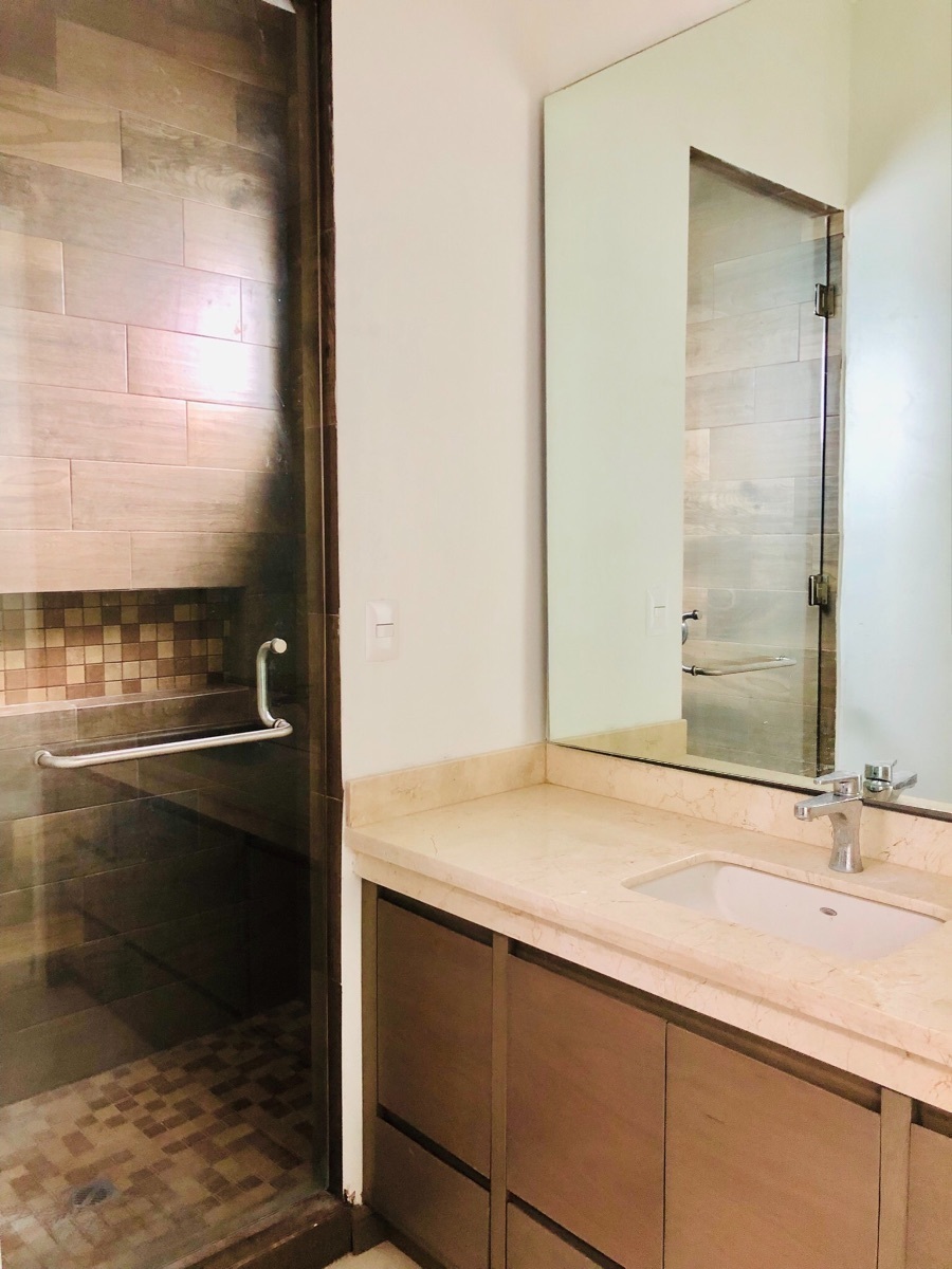 venta-casa-4-recmaras-1-en-planta-baja-jardn-carolco-monterrey-n-l20-13306
