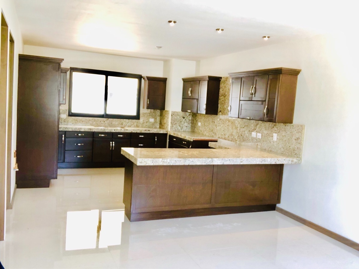 venta-casa-4-recmaras-1-en-planta-baja-jardn-carolco-monterrey-n-l8-13306