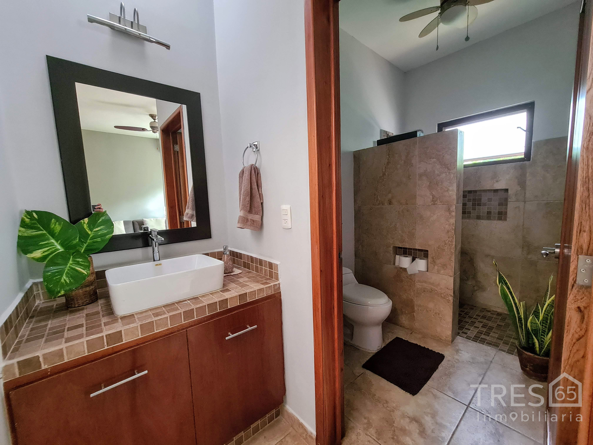 venta-de-amplia-residencia-de-una-planta-al-norte-de-merida23-38385
