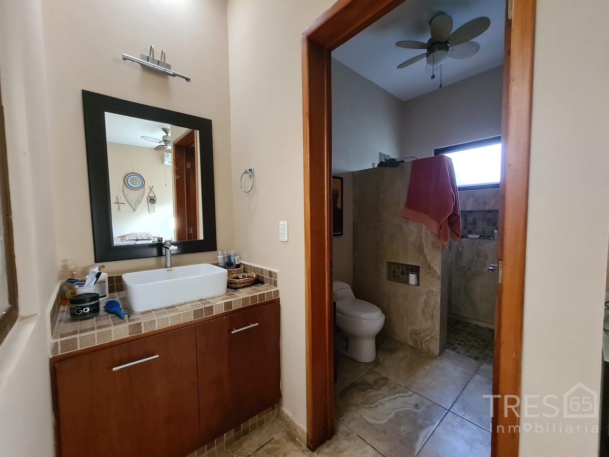 venta-de-amplia-residencia-de-una-planta-al-norte-de-merida25-38385