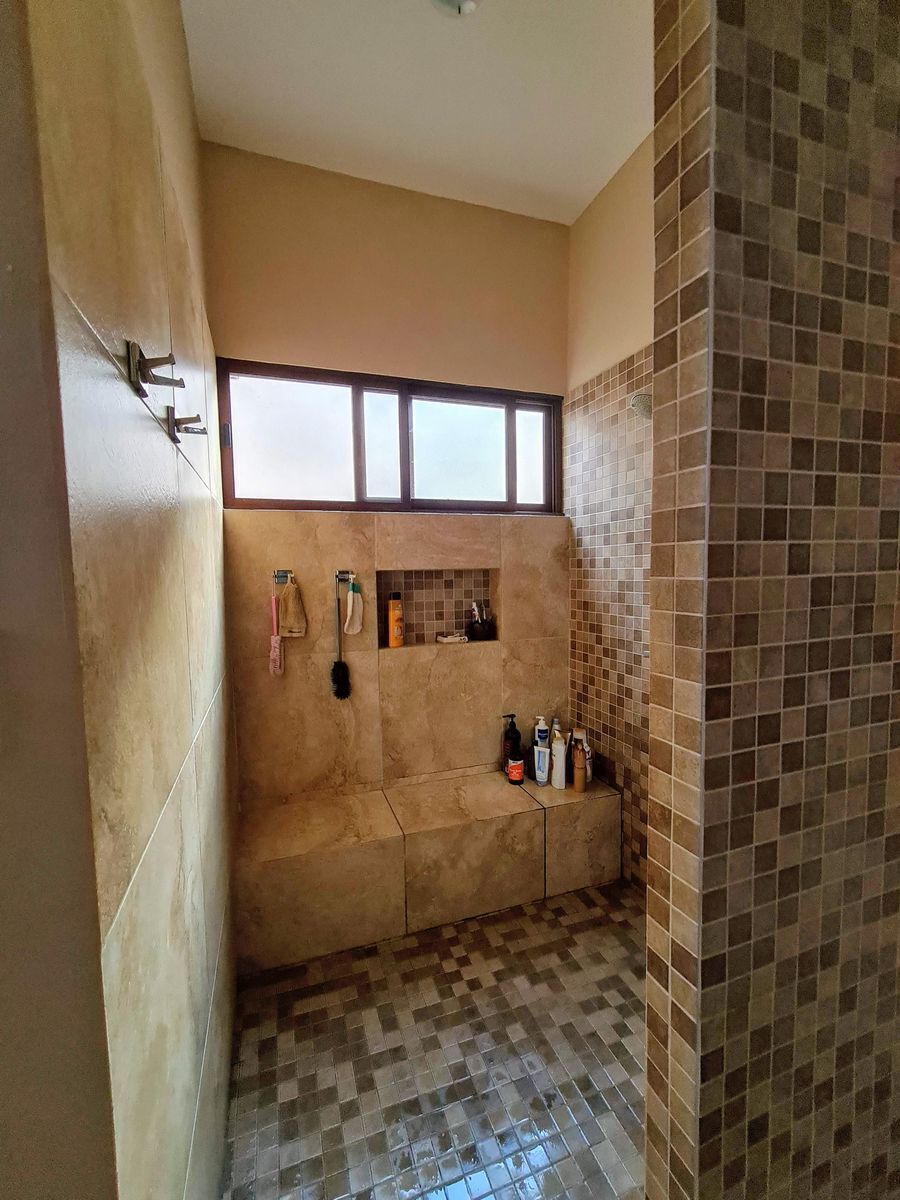 venta-de-amplia-residencia-de-una-planta-al-norte-de-merida35-38385