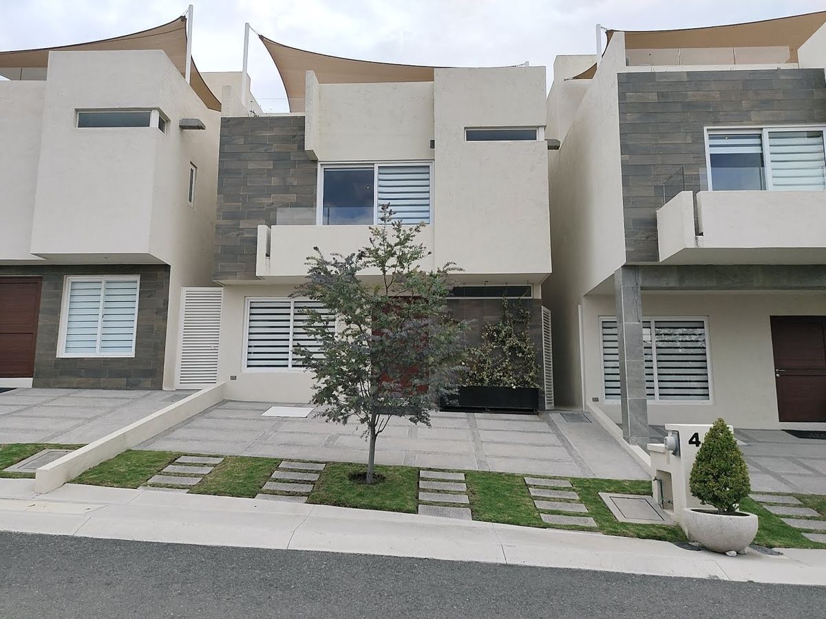 VENTA DE CASA CON VISTA AL TOWN CENTER DE ZIBATA