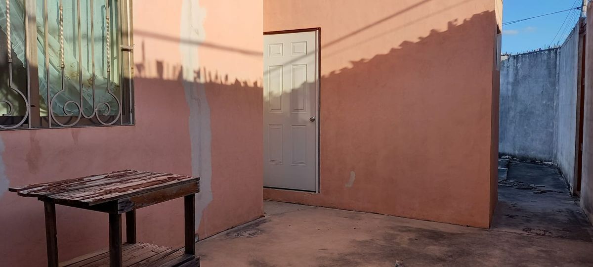 venta-de-casa-en-esquina-2-plantas-4-hab-y-2-estudios-en-reparto-granjas24-23832