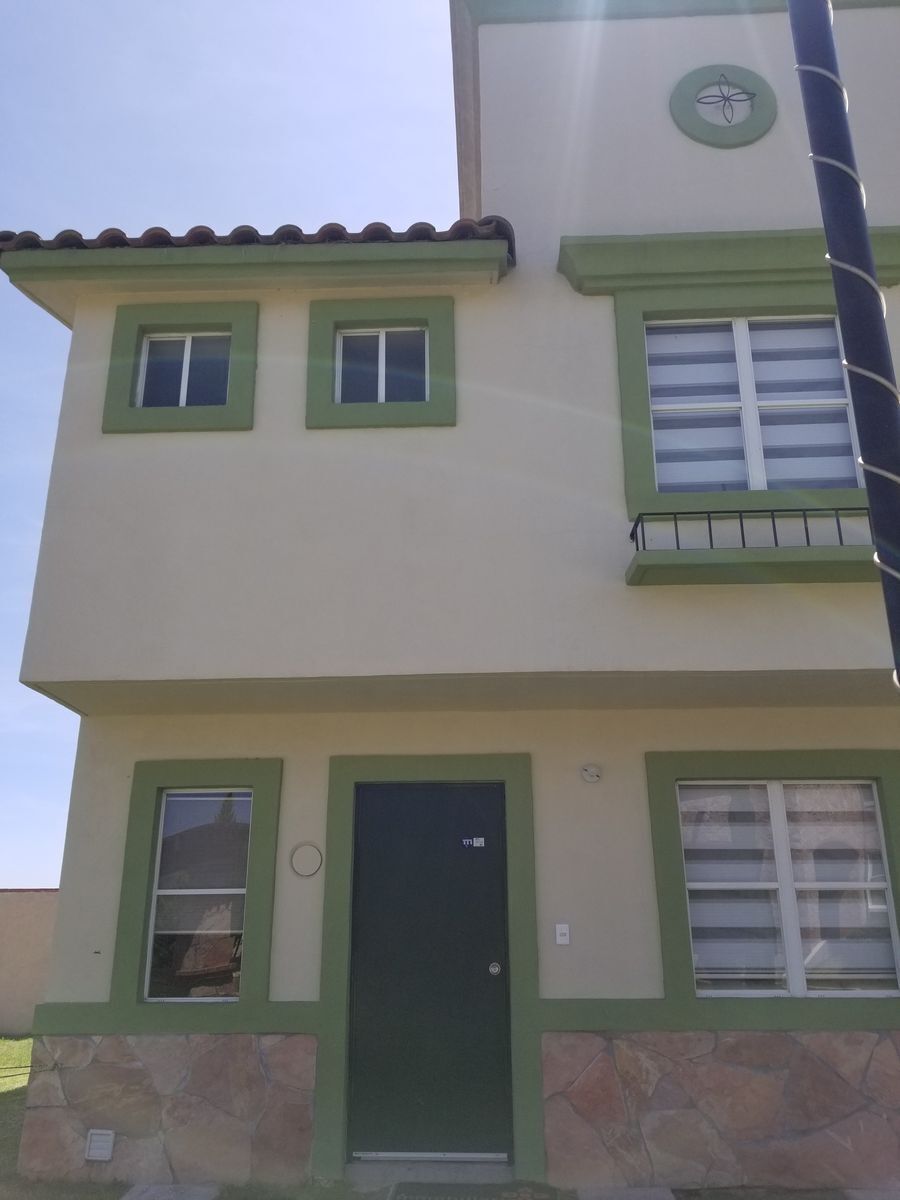 VENTA DE CASA EN PRIVADA 3 RECAMARAS REAL SOLARE VC44