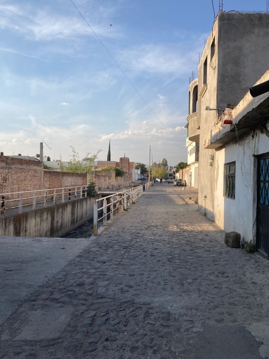 Venta de terreno en Santa Rosa Jauregui excelente ubicación