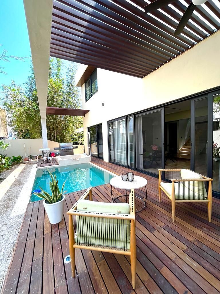 Yucatan Country Club en venta Casa con alberca y paneles solares